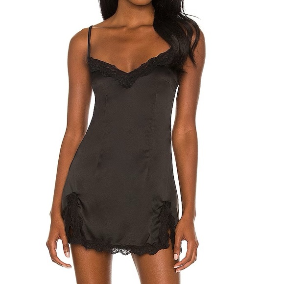 Lovers + Friends Dresses & Skirts - Lovers and friends Cassandra black lace satin mini dress